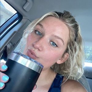 Meet your Posher, Carissa